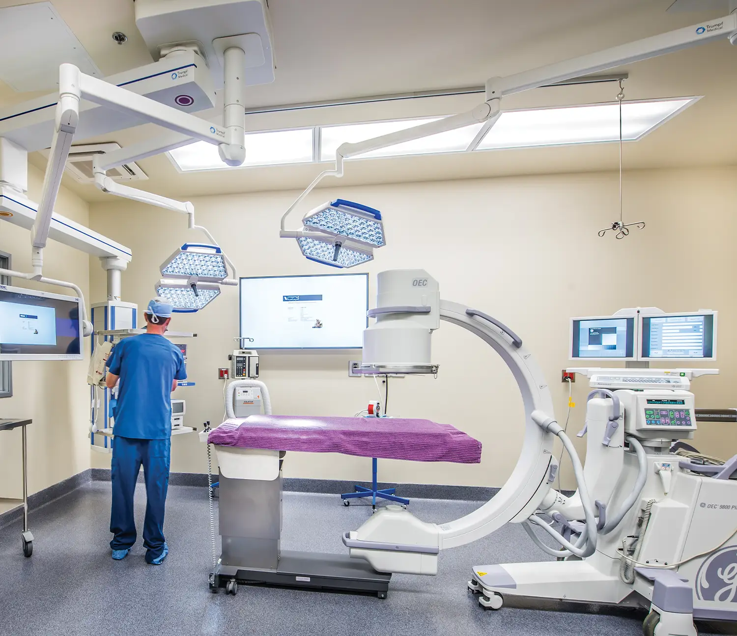 wide view of a veterinary clinic
